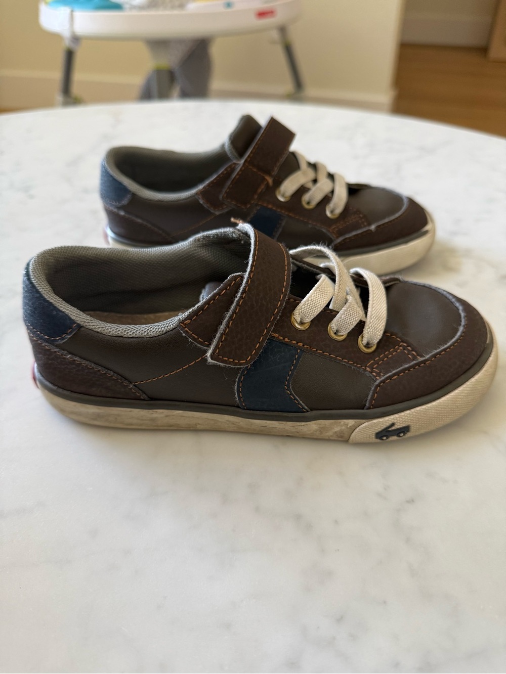 See Kai Run Connor Brown Leather & Navy Sneakers Kids Size 13.5